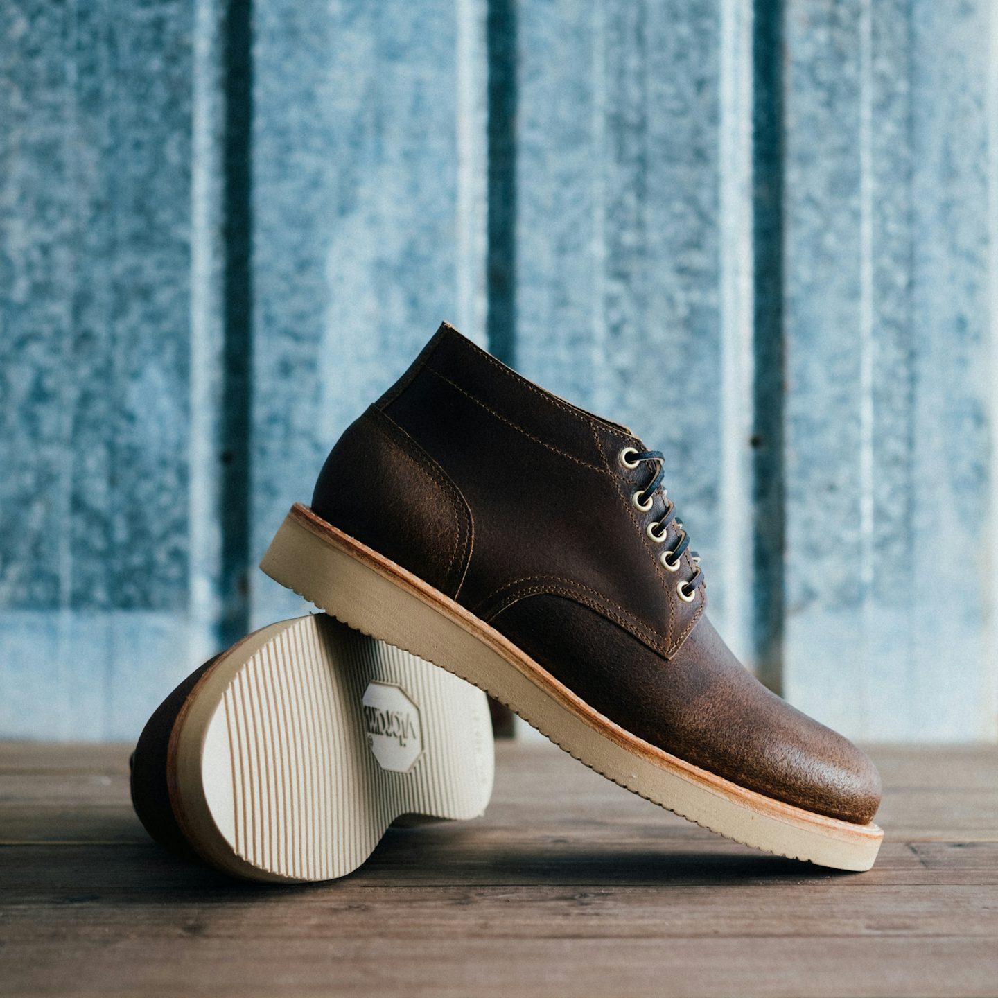 Cinnamon Waxed Flesh Trench Chukka - Detail Image Two