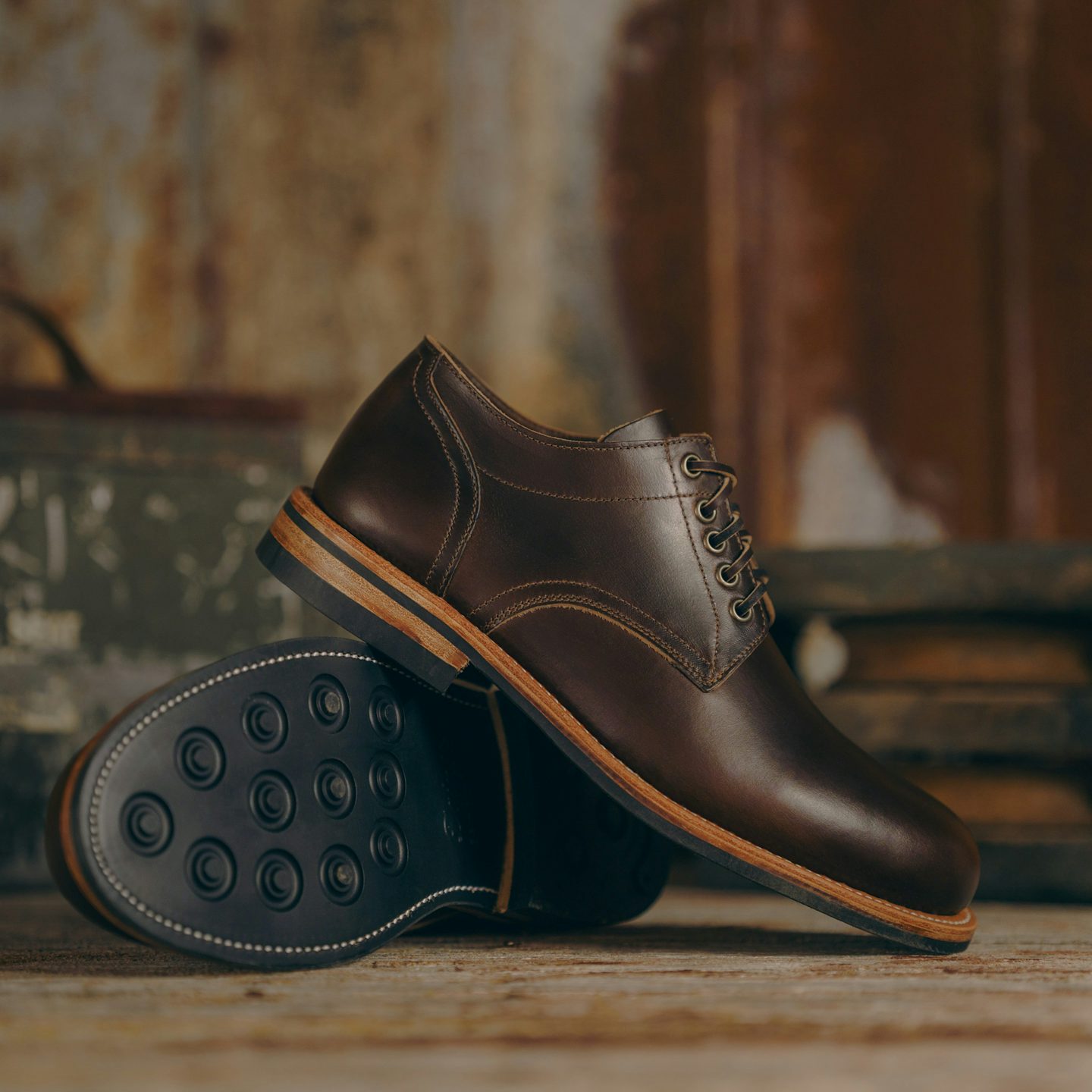 メック Trench Oxford - Horween Brown Chromexcel, Dainite Rubber-Studded