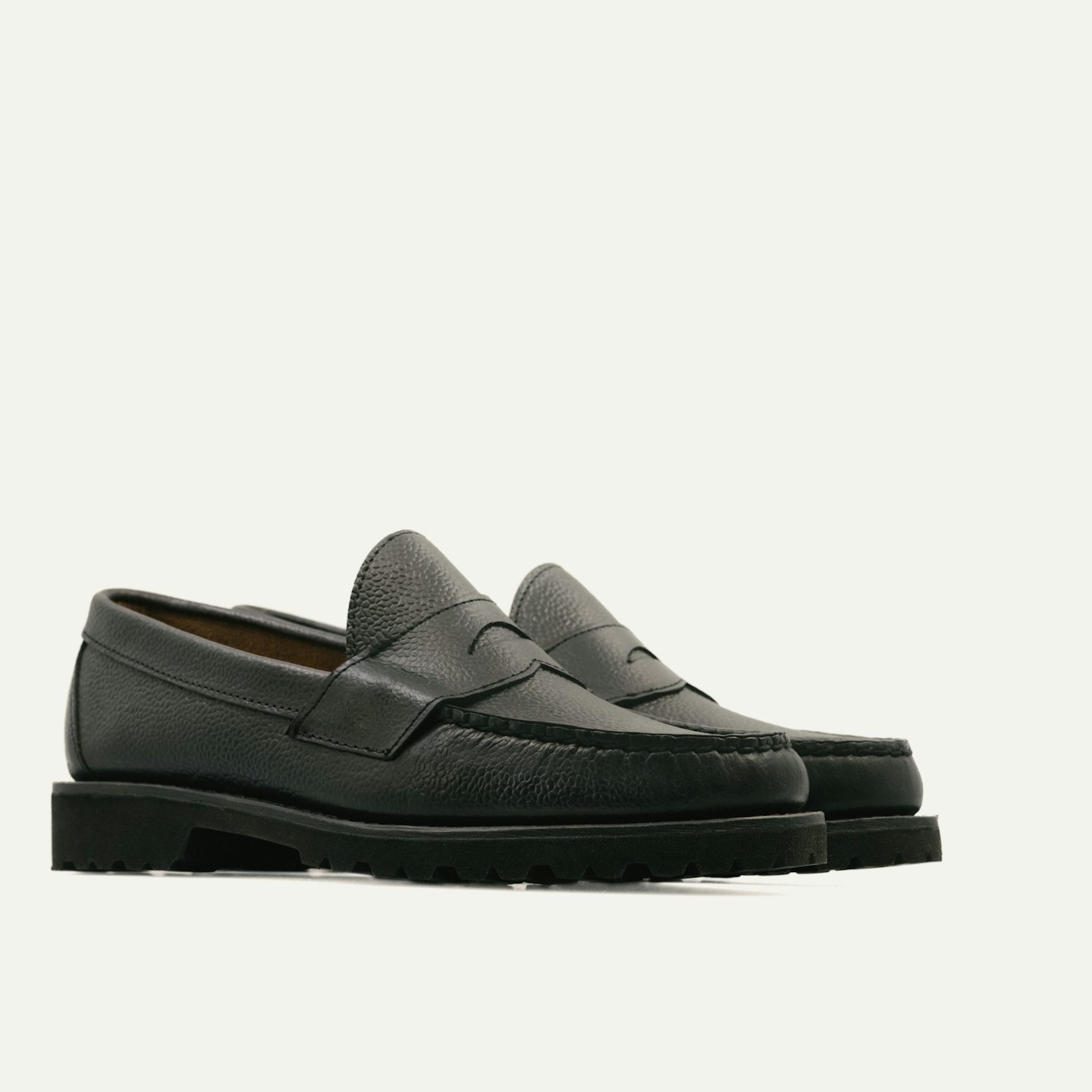 Lug Penny Moc - Horween Black Scotch Grain Chromexcel, Vibram 1757