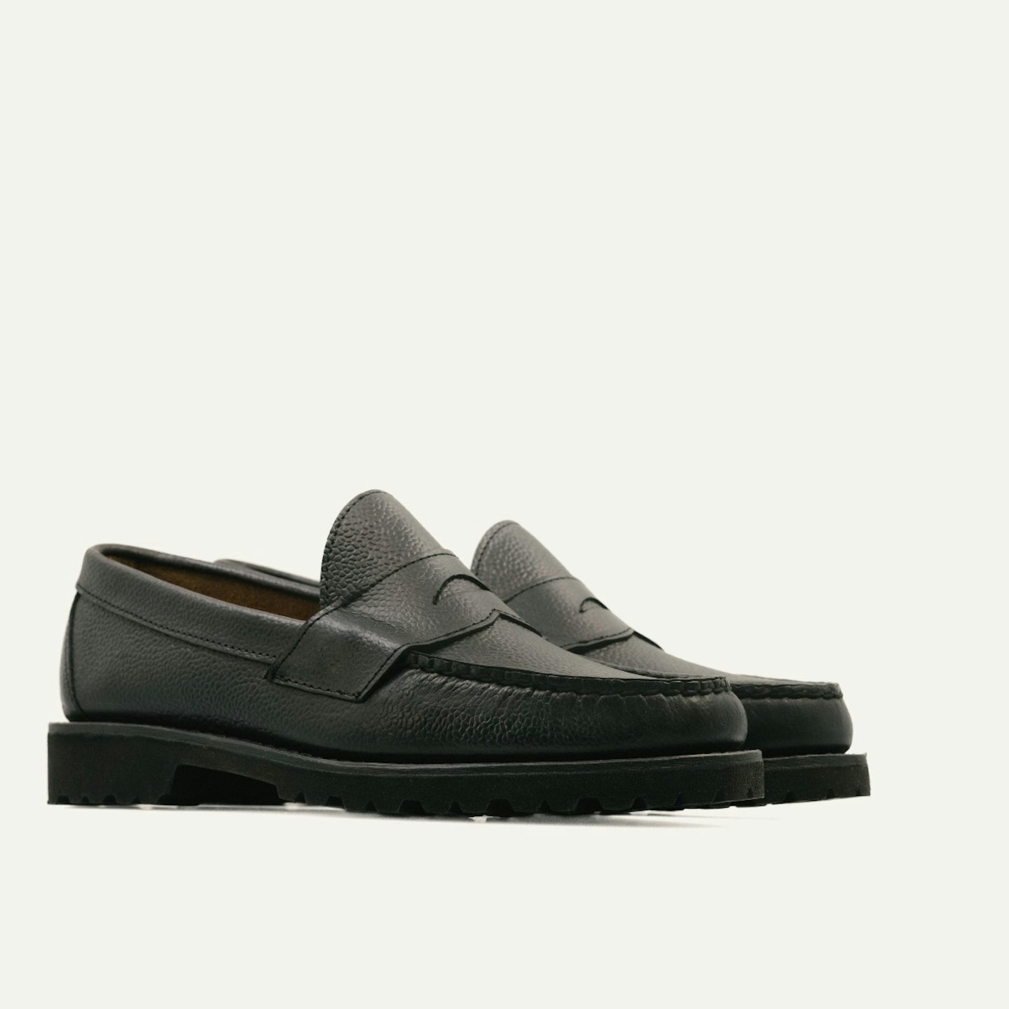 Lug Penny Moc - Horween Black Scotch Grain Chromexcel, Vibram 1757